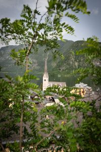 Blick auf Kirche in Hallstatt am Hallstätter See