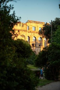 Amphitheater in Pula bei untergehender Sonne