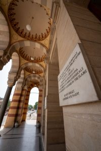 Gedenktafel am alten Rathaus in Sarajevo